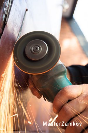 Ремонт металлических дверей в Киеве